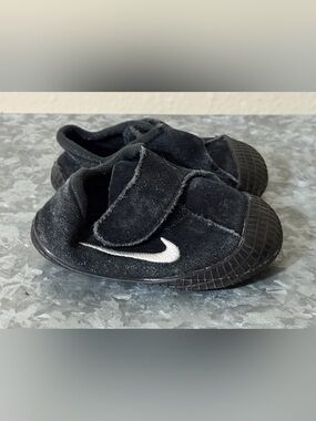 Nike Kids Black Velcro Swoosh Slip-On Sneakers, Size 4c
